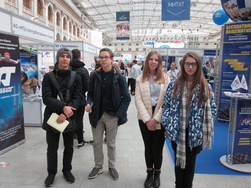 Ученики школы 2083 посетили Московскую международную выставку «Образование и карьера»