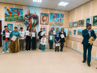 Художественная выставка «Весенний ветер путешествий» открылась в Доме культуры «Десна»