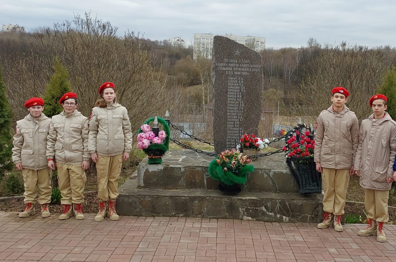 Юнармейцы школы №2083 приняли участие в мемориально-патронатной акции