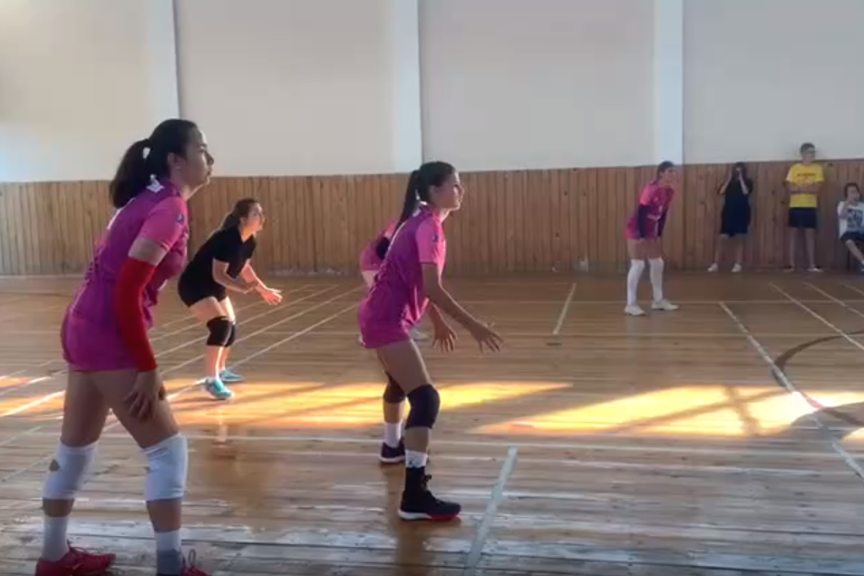 Волейбольные сборы провели сотрудники спортивного клуба «Десна»