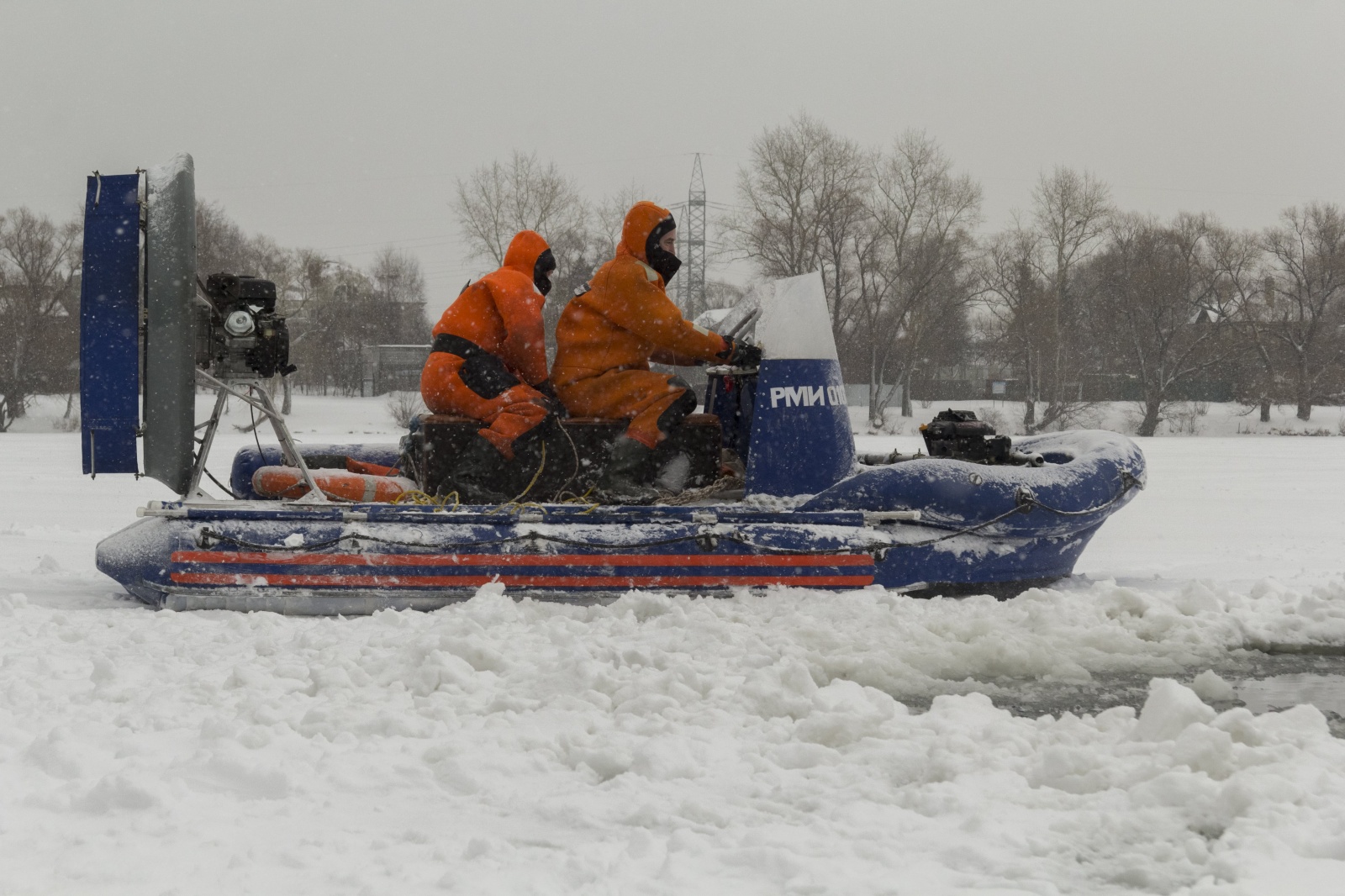 Специалисты Министерства по чрезвычайным ситуациям России обеспечат безопасность на водных объектах зимой