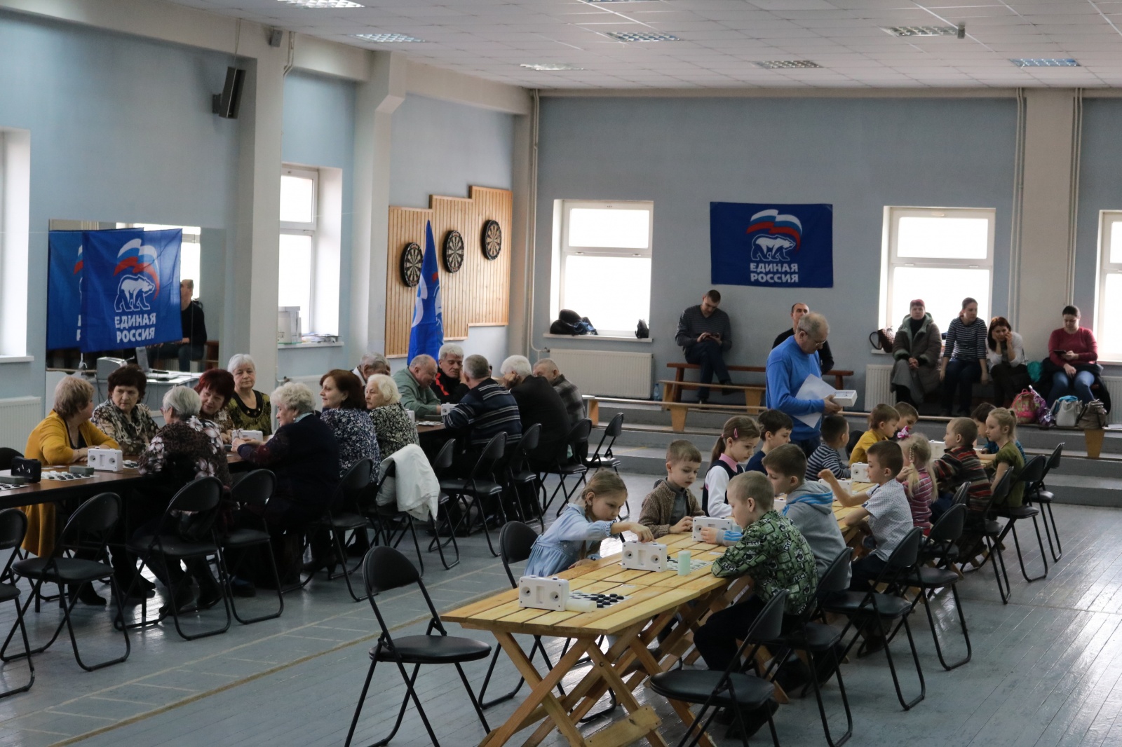 Темпо-турнир по шашкам «Связь поколений» состоялся в СК «Десна»