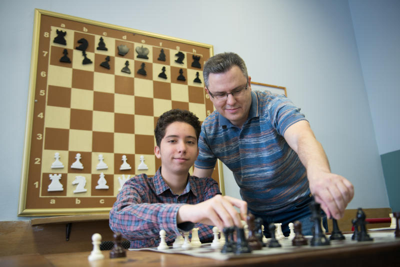 Сотрудники Спортивного клуба «Десна» организуют соревнования по шахматам