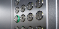 Замену лифтового оборудования начали в многоквартирном доме в Рязановском