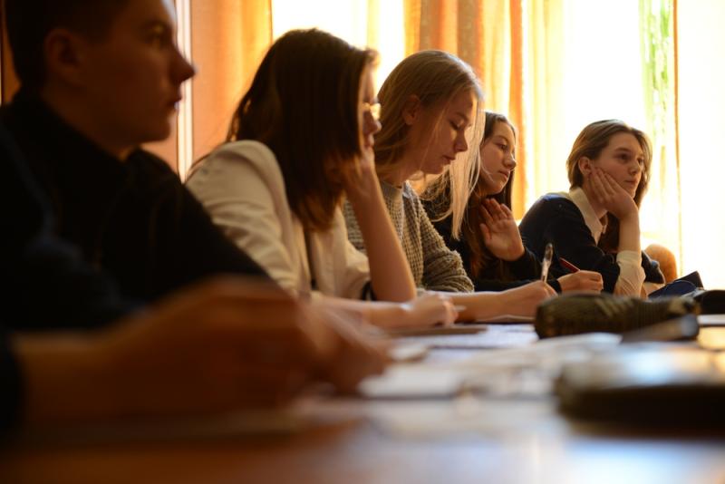  Школьники города Москвы сдали устное тестирование по иностранным языкам