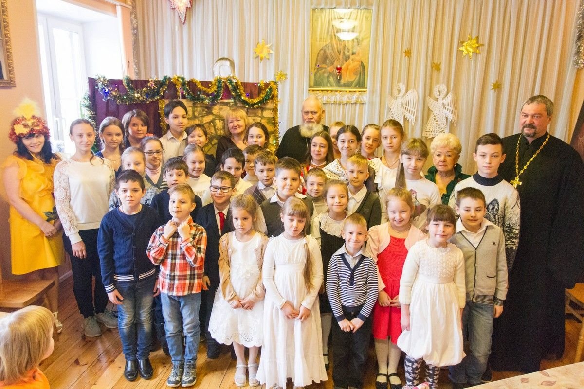 Детский праздник провели в воскресной школе при храме Живоначальной Троицы в Остафьеве