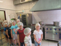 Воспитанники детского сада «Ивушка» совершили экскурсию в пищеблок