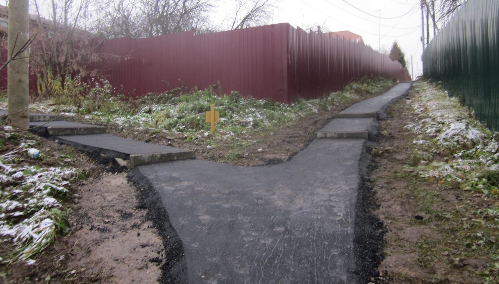 Завершаются работы по ремонту пешеходной тропинки в деревне Рязаново