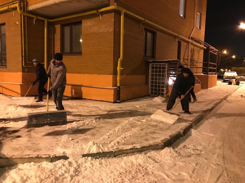 Коммунальные службы в поселении Рязановское приступили к уборке снега 