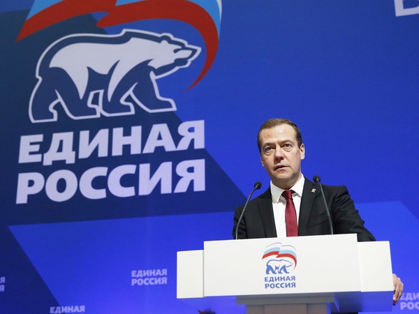 Медведев в своей авторской статье объявил курс на перемены «Единой России» 