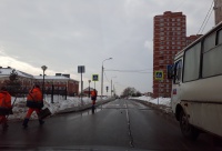 Выполнены работы по уборке снега на тротуаре вдоль улицы Высокой в поселке Ерино
