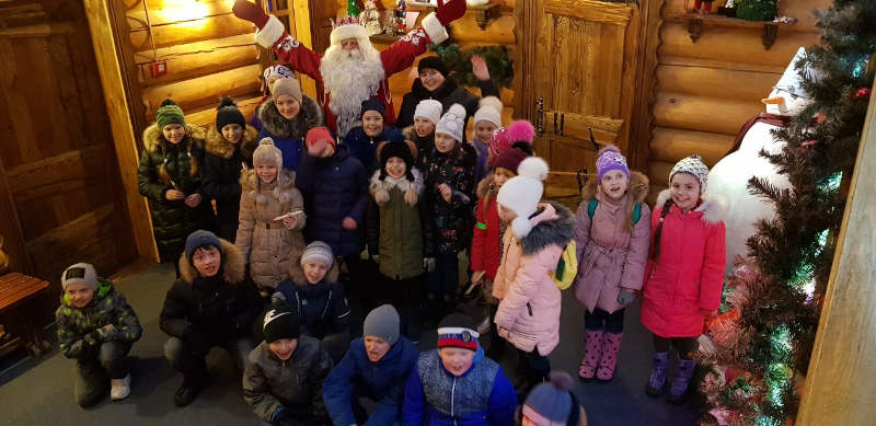  Во время зимних каникул школьники ОП "Знамя Октября" побывали в гостях у Деда Мороза