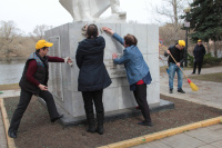 Мемориально-патронатная акция по уборке территории у памятника павшим Воинам