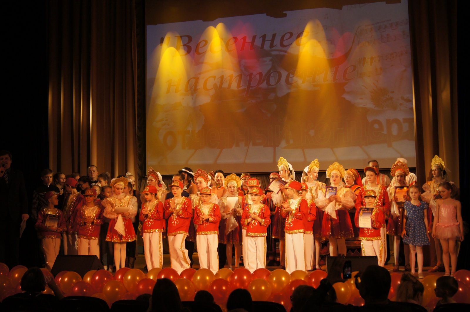 Состоялся отчетный концерт творческих коллективов ДК «Десна»
