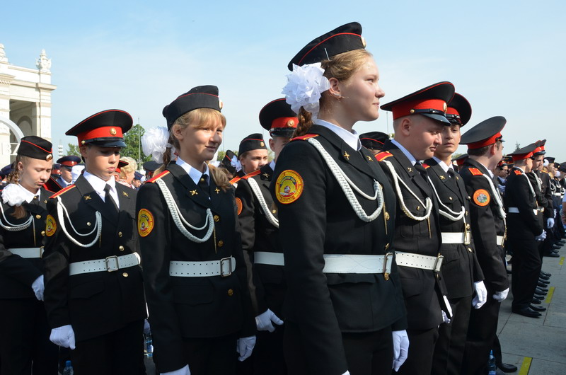 Сегодня кадеты седьмого кадетского класса школы 2083 приняли участие в торжественной линейке кадетского движения Москвы, посвященной Дню знаний