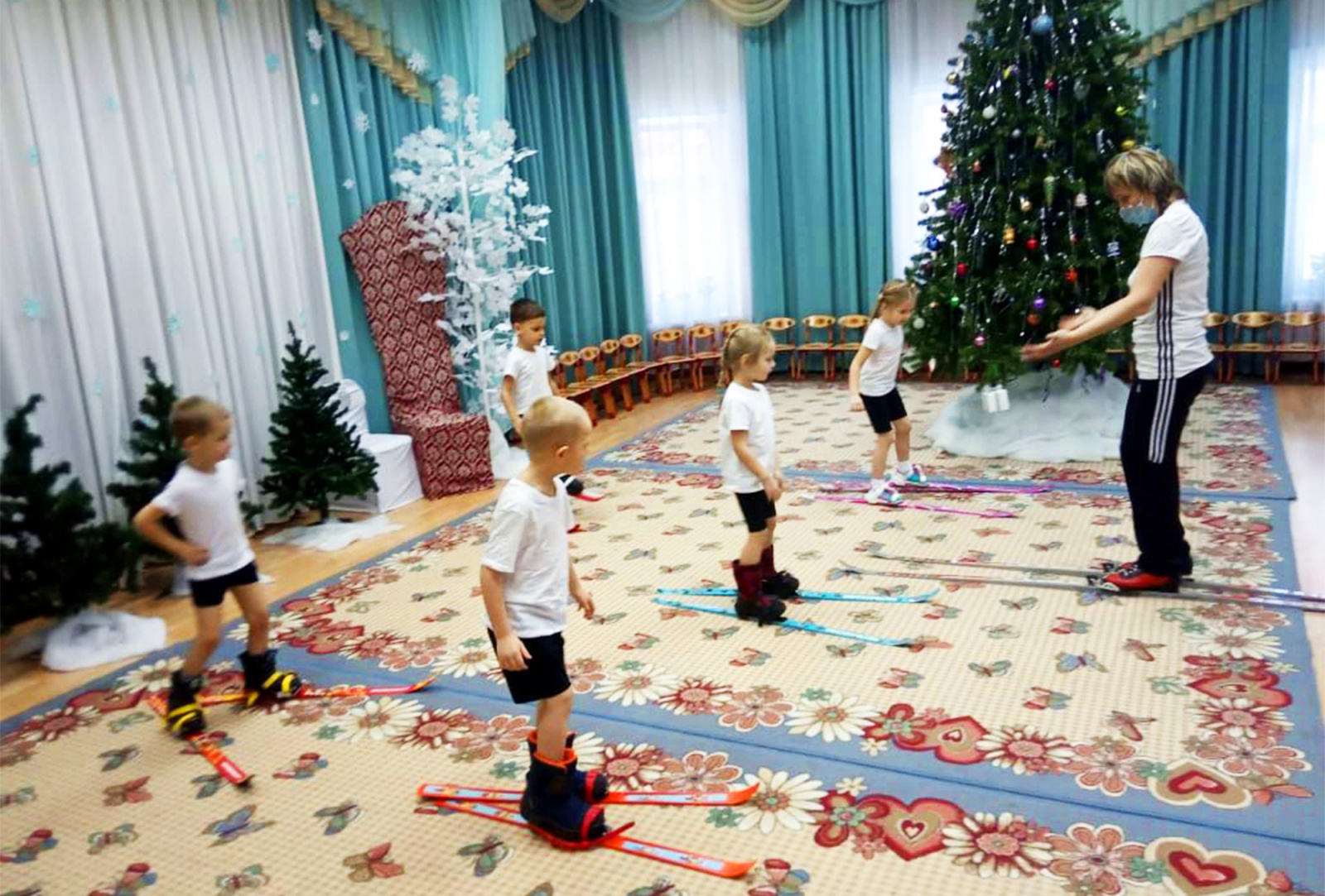Дошкольники из Рязановского занимаются лыжной подготовкой
