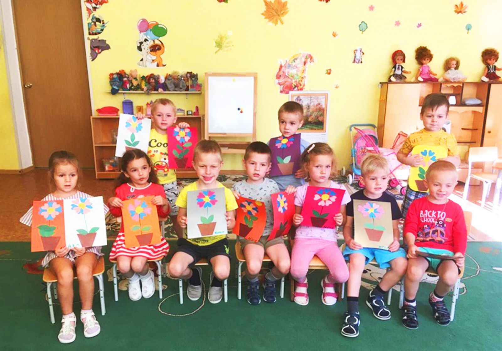 Дошкольники из детского сада «Росинка» поздравили бабушек и дедушек с праздником
