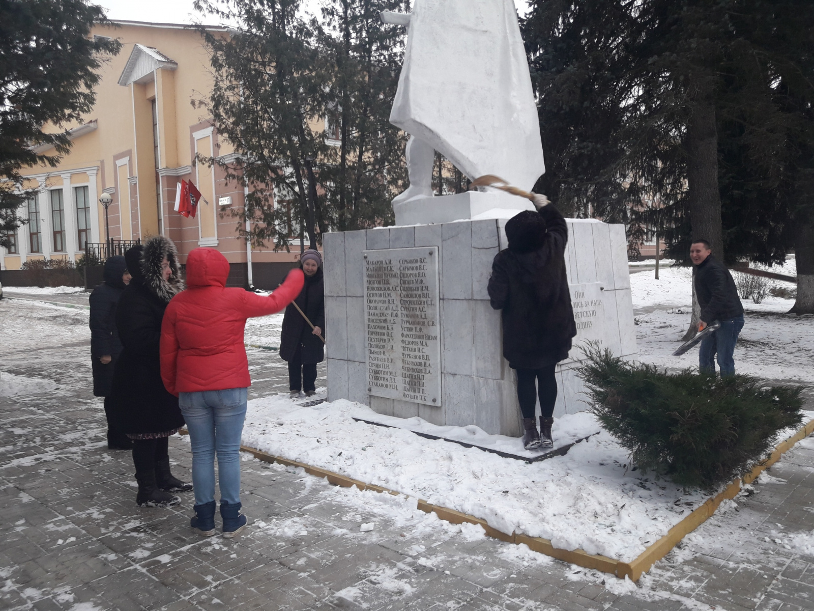 Сотрудники Дома культуры "Десна" провели мемориально-патронатную акцию