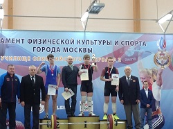 Штангист завоевал бронзу на соревнованиях по тяжелой атлетике