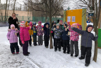 Воспитанники детского сада «Ивушка» продолжают акцию «Покормите птиц зимой»