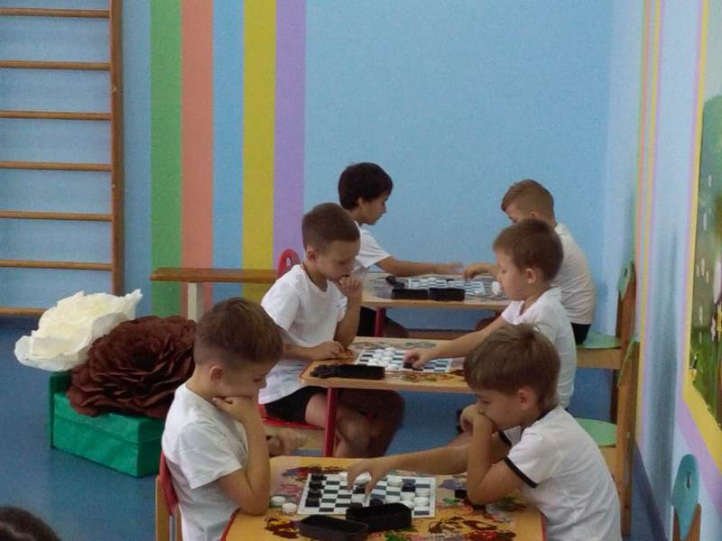 Соревнования по шашкам прошли в детском саду поселения 