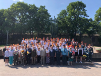 Группа учащихся школы 2083 начала прохождение «Маршрута памяти» в городе Псков