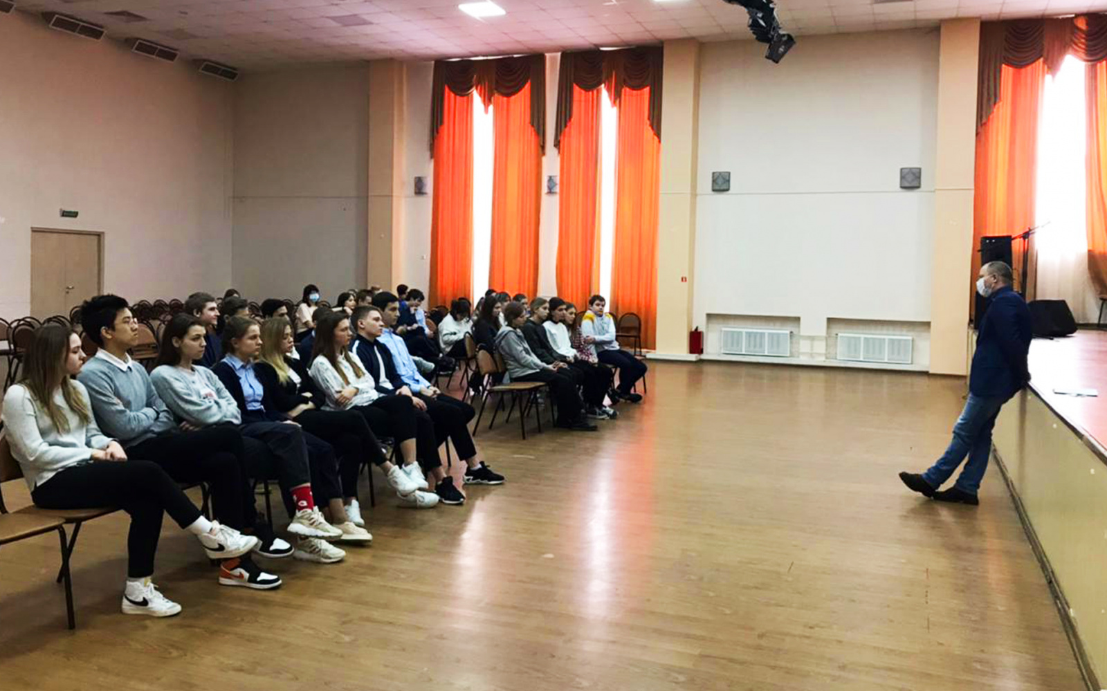 Рязановские старшеклассники поучаствовали в беседе о вреде наркотиков
