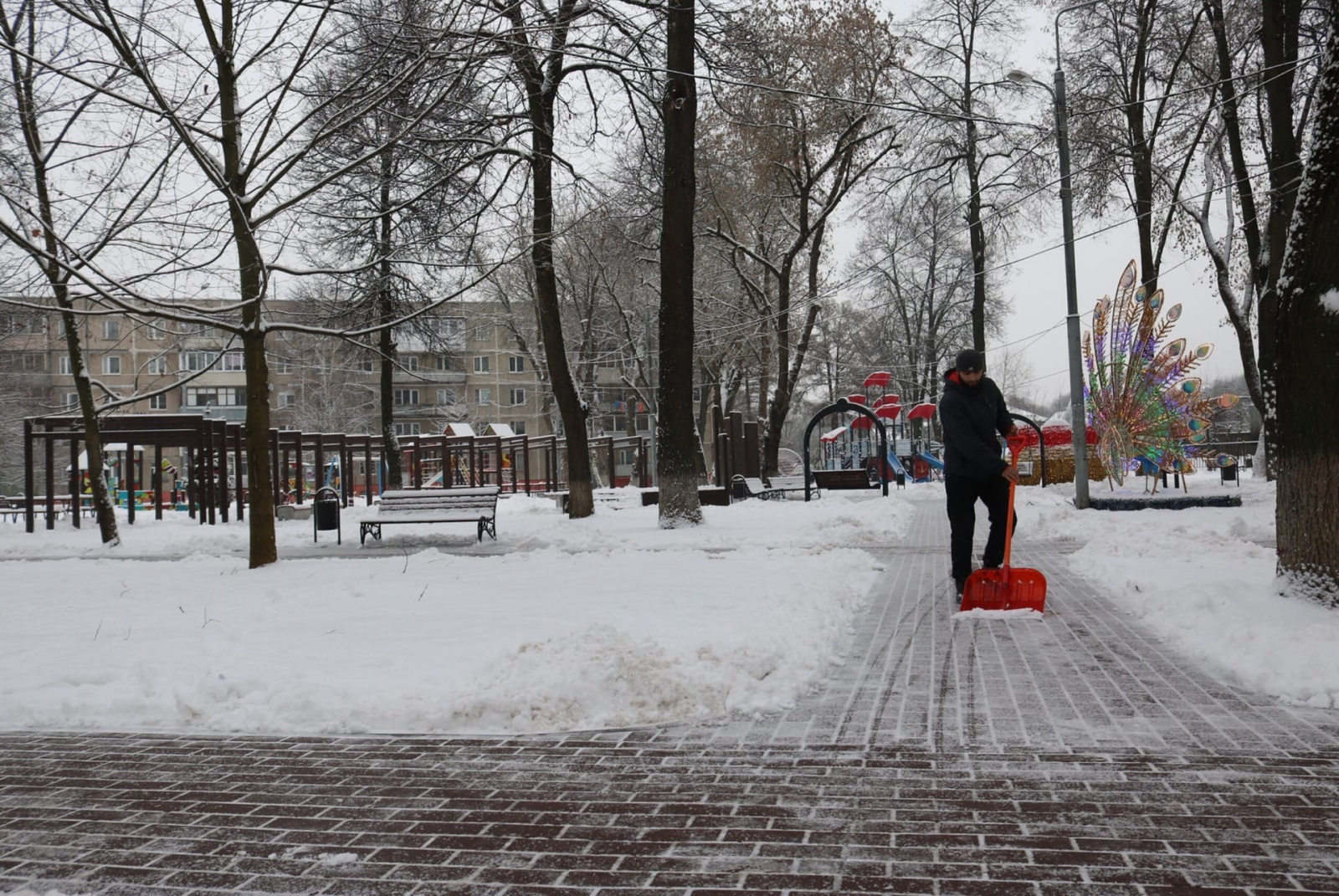 Работы по уборке снега продолжаются в поселении Рязановское
