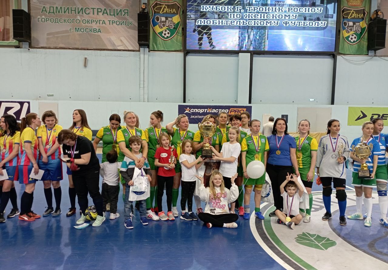 Сборная команда Рязановского и Сосенского одержала победу в турнире по женскому футболу