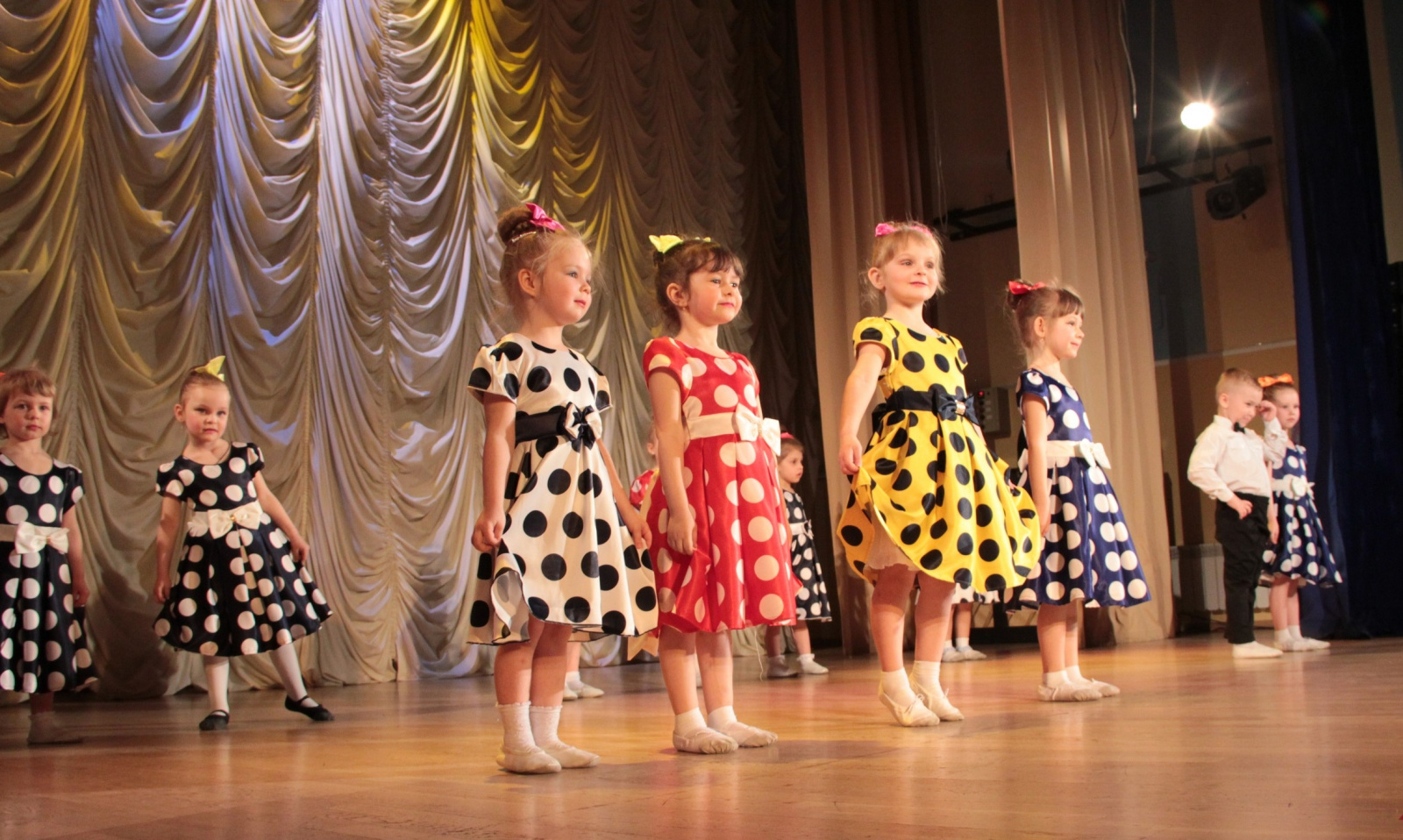 Посвящение в танцоры детей первого года обучения пройдет в ДК "Десна"