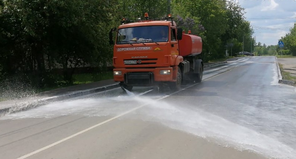 Проводятся работы по промывке и дезинфекции улиц в поселении Рязановское 