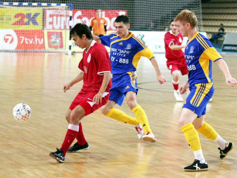 Футболисты поселения примут участие в полуфинальных играх турнира по мини-футболу