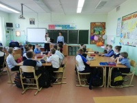 Ученики средних классов в провели урок для детей из начальной школы поселения Рязановское