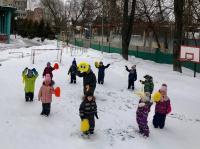 Всемирный день рисования солнца на снегу отметили дошкольники Рязановского