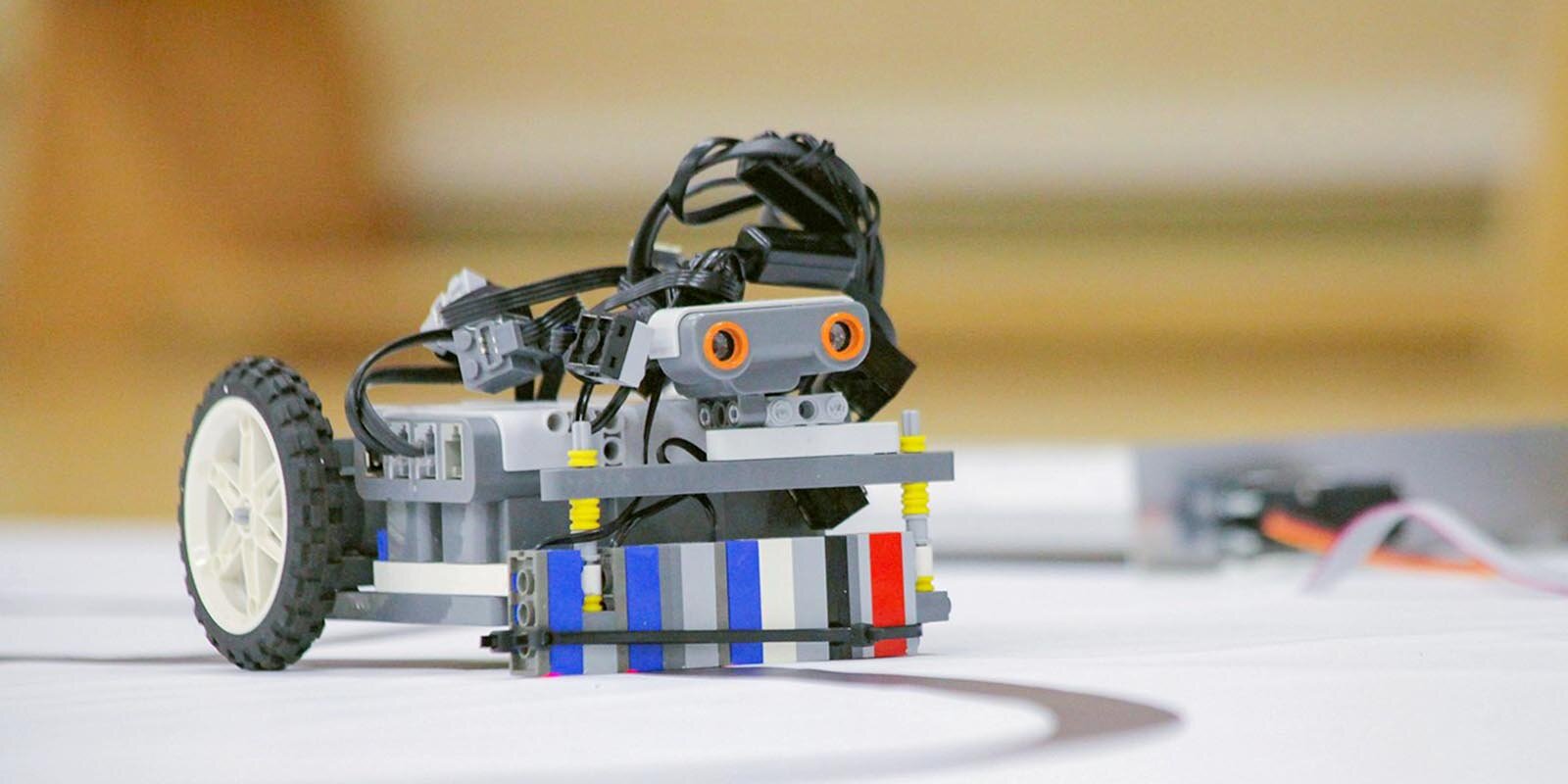В библиотеке «МЭШ» появилась виртуальная лаборатория для занятий робототехникой