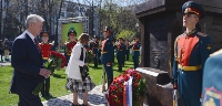 Медведев и Собянин открыли монумент полководцу Победы Маршалу Рокоссовскому
