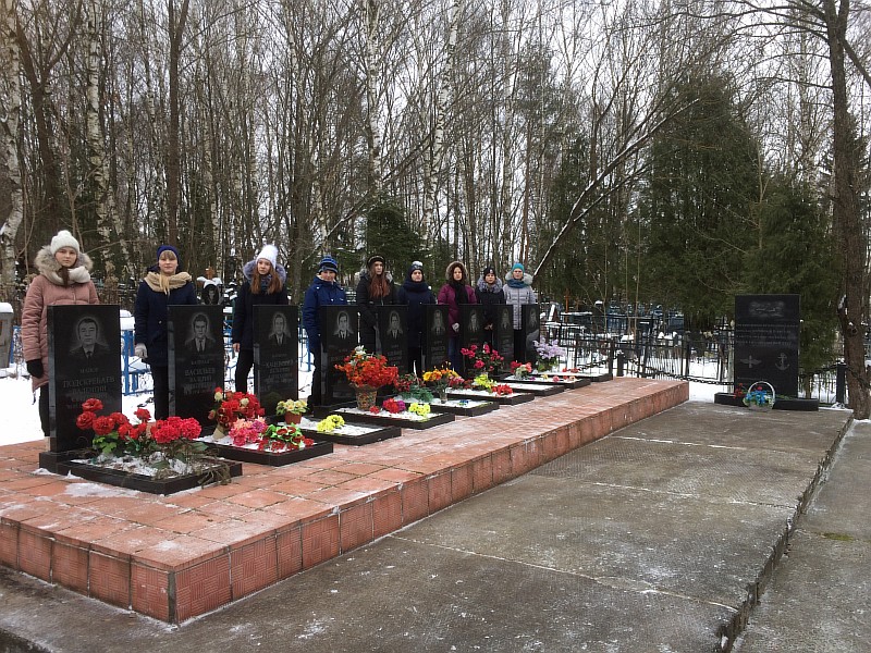 Волонтерский отряд провел мемориально-патронатную акцию, приуроченную к 75-летию победы в Сталинградской битве 