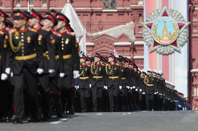 Президент России перенес Парад Победы