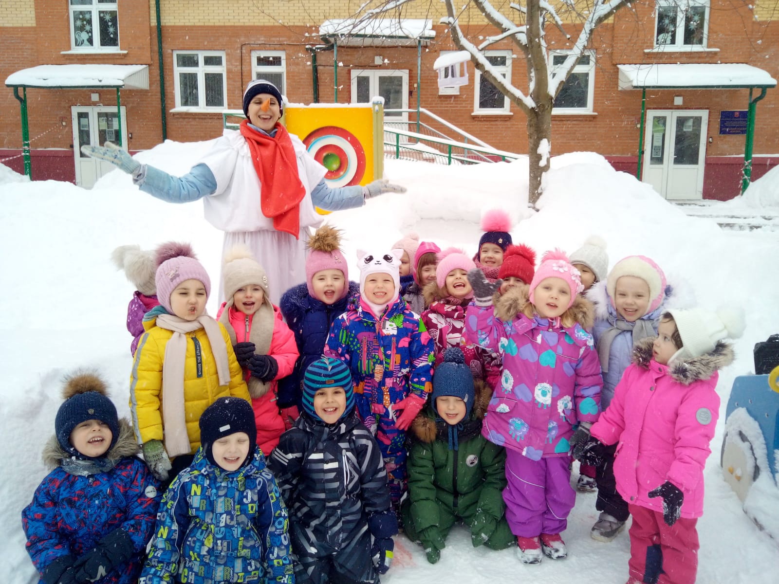 Дошкольники приняли участие в «Зимних забавах»