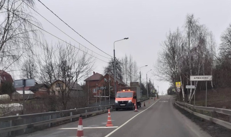 Мостовые сооружения очистили вблизи деревни Армазово