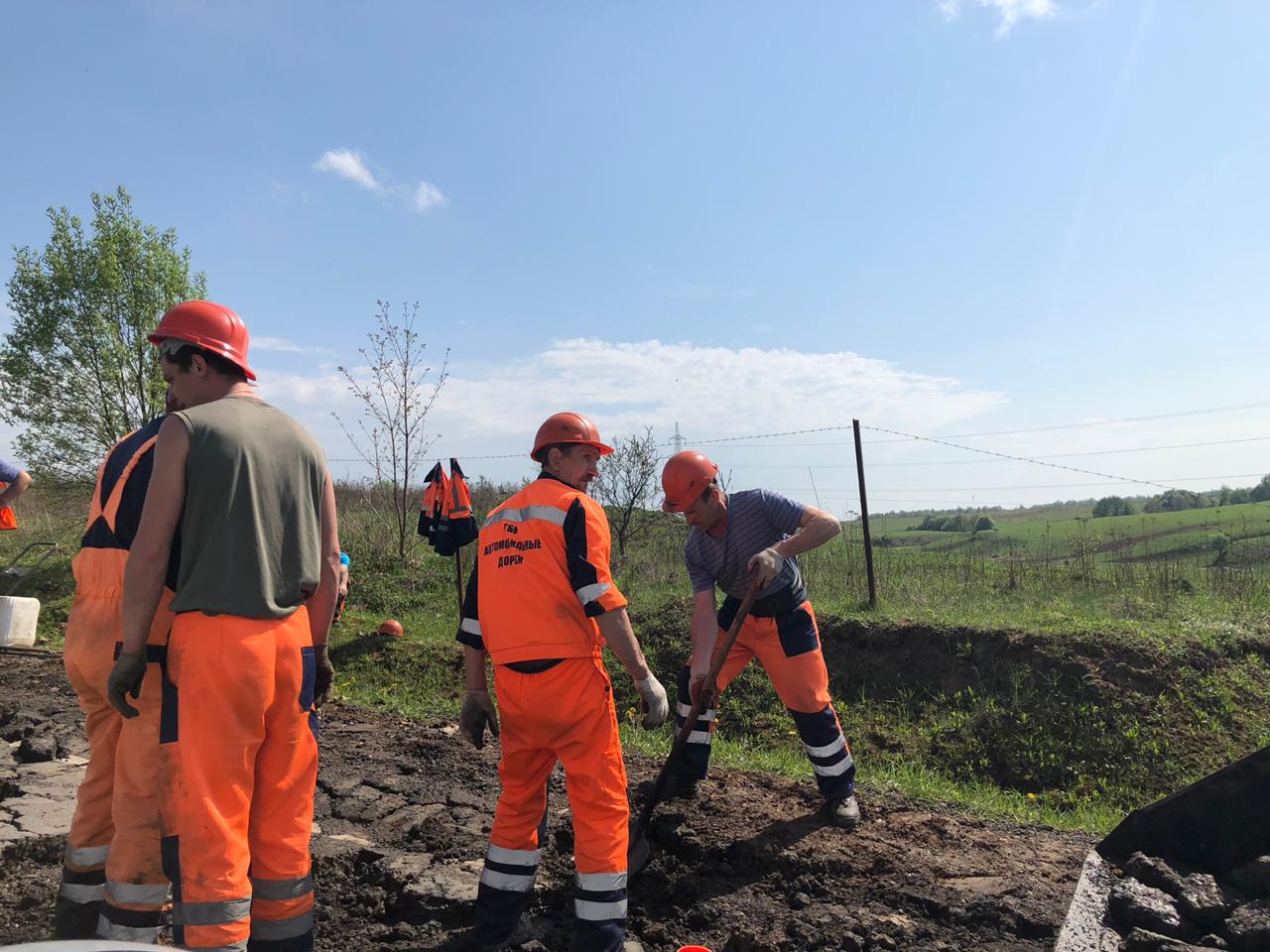 Проводятся работы по ямочному ремонту на улично-дорожной сети поселения Рязановское
