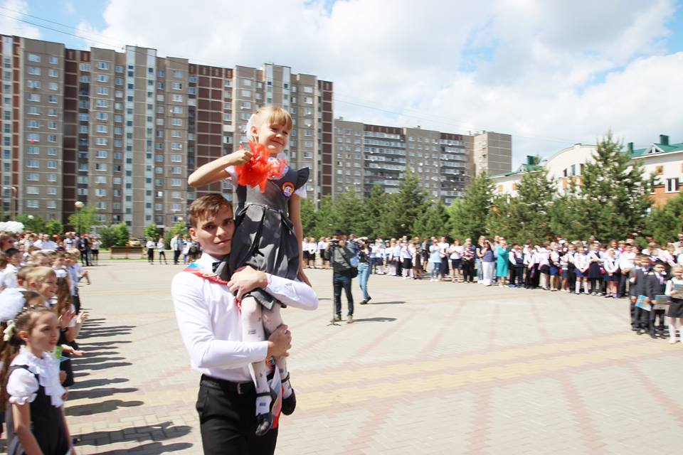 Выпускники из поселения Рязановское попрощались со школой