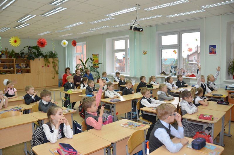 Министр образования и науки республики Тыва поблагодарила учеников и педагогов