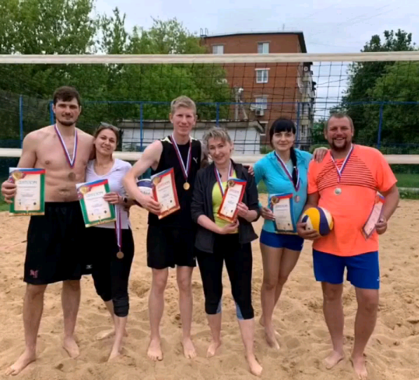 Участники спортивного клуба «Десна» провели турнир по пляжному волейболу