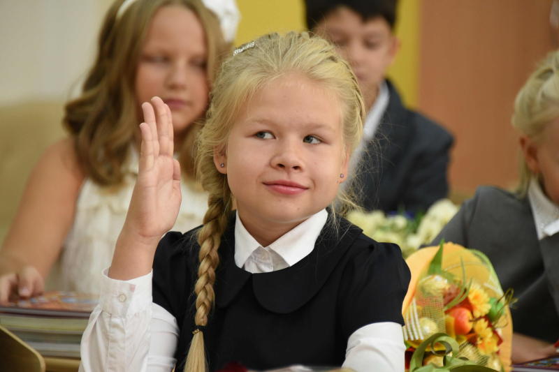 Молодые парламентарии показали школьникам мультфильм «Выбор князя Владимира»