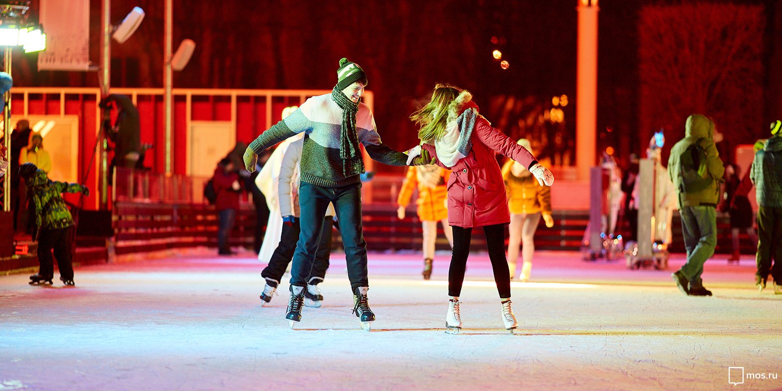 Для студентов и Татьян: в каких городских парках можно бесплатно покататься на коньках 25 января