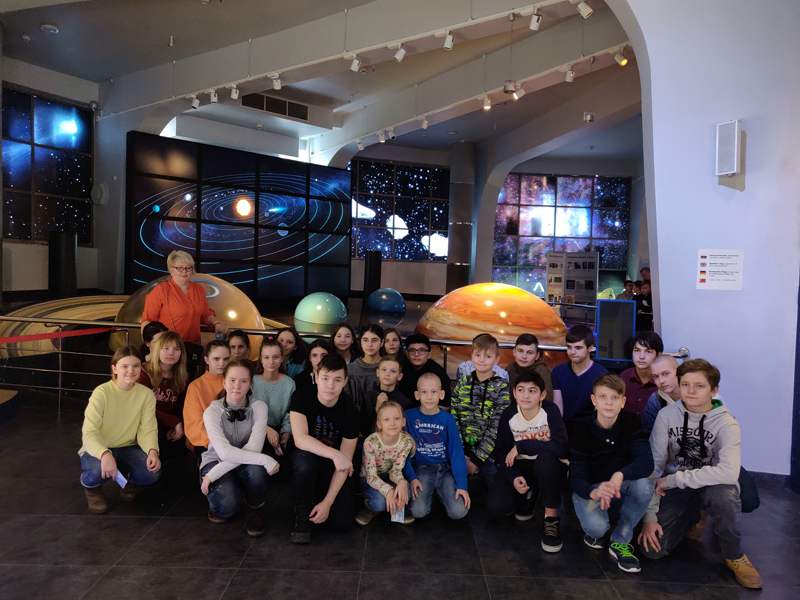 В первый день каникул семиклассники из ОП «Знамя Октября» посетили Московский планетарий  
