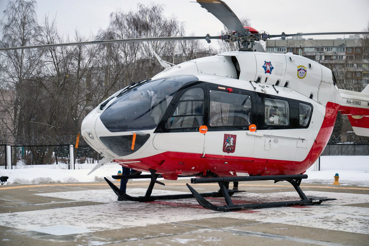 Специалисты Московской авиамедецинской бригады транспортировали ребенка после ДТП