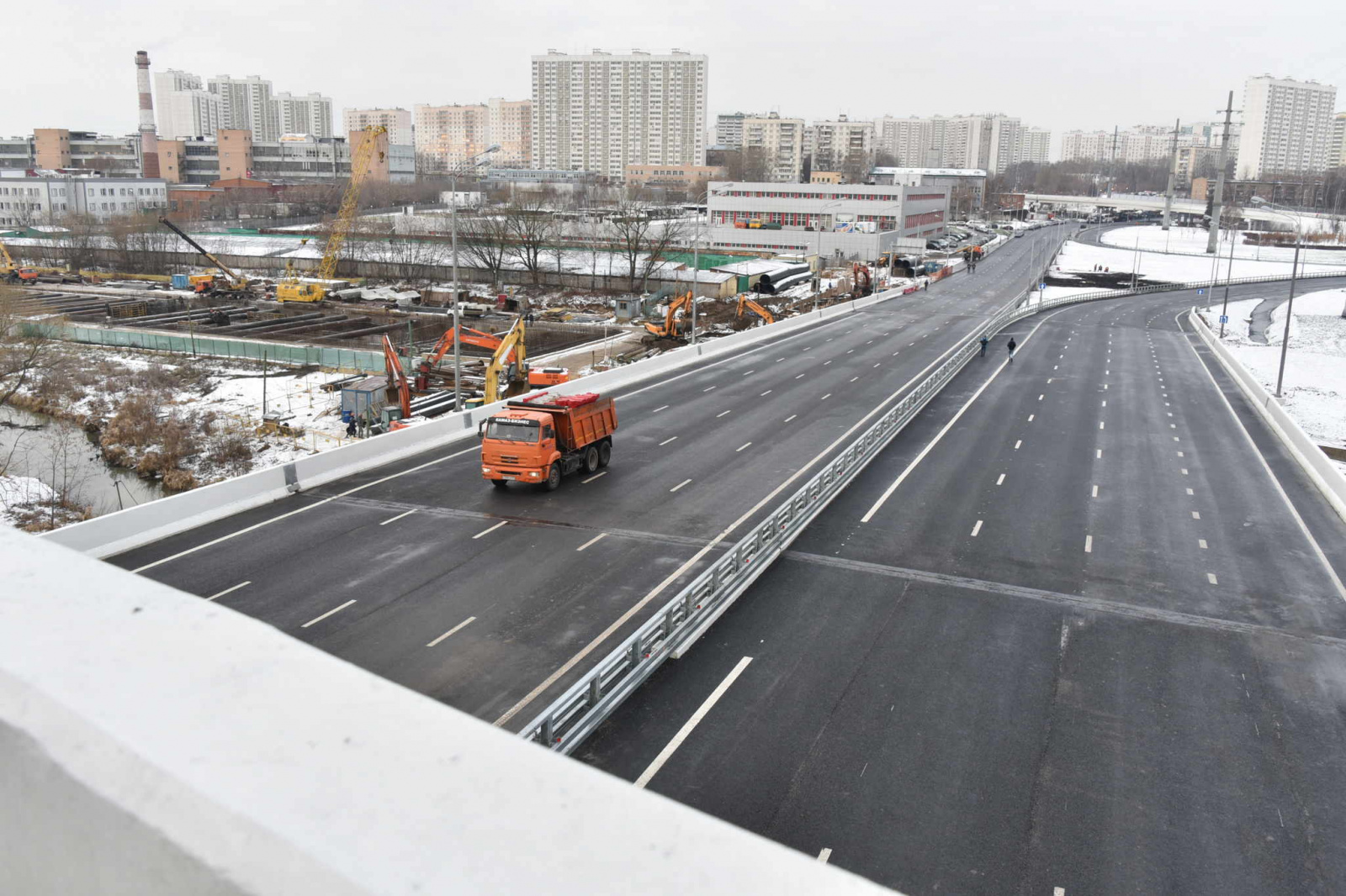 Строительство хордовых магистралей в городе завершат в ближайшие два года