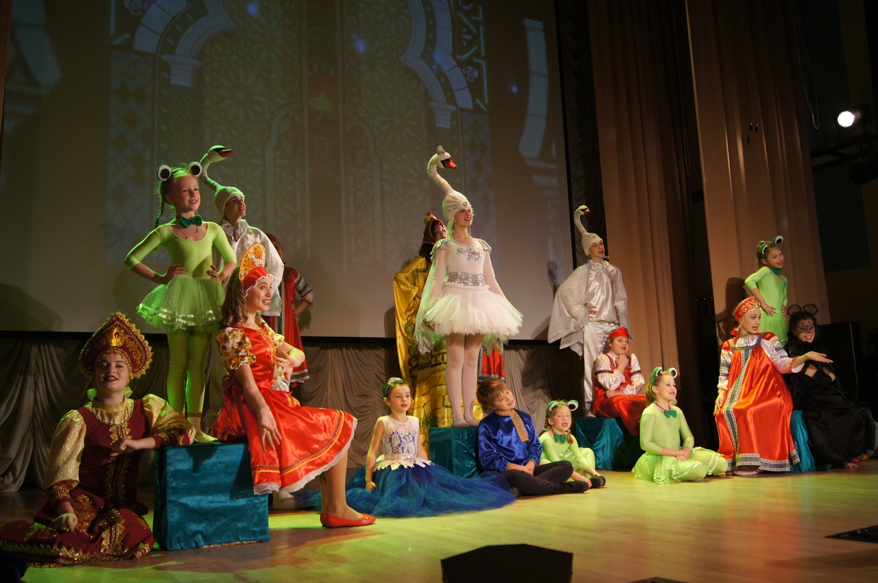 В Доме культуры «Десна» прошел межрегиональный театральный конкурс «Зимний карнавал»